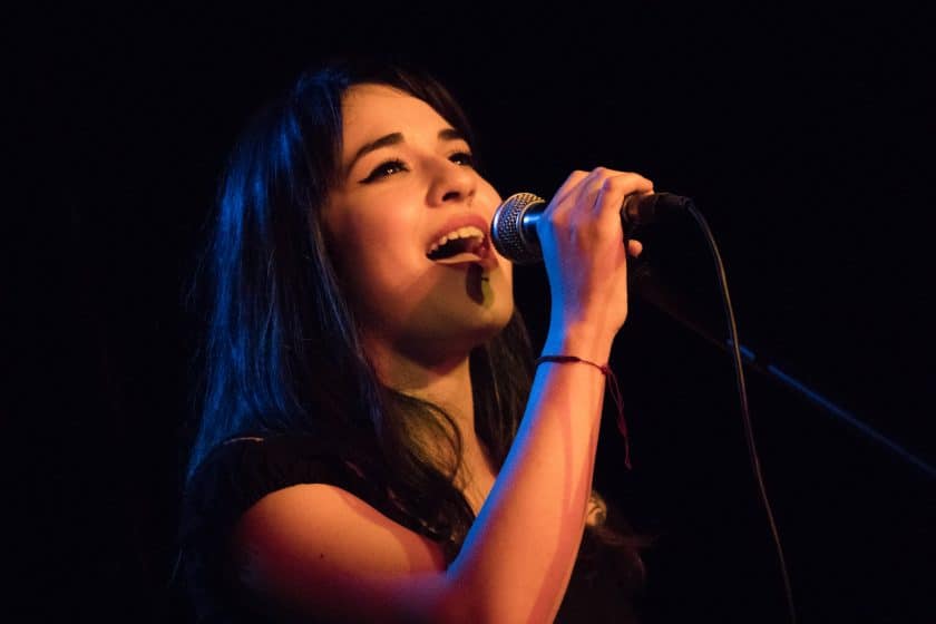 does singing burn calories