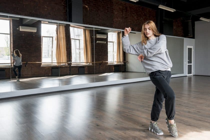 The Most Effective Weight Loss Dance Classes (2021) How Many Calories Can You Burn With Dancing?